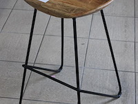 Krukje met houten zitting hoogte 65 cm. - afbeelding 2 van  2