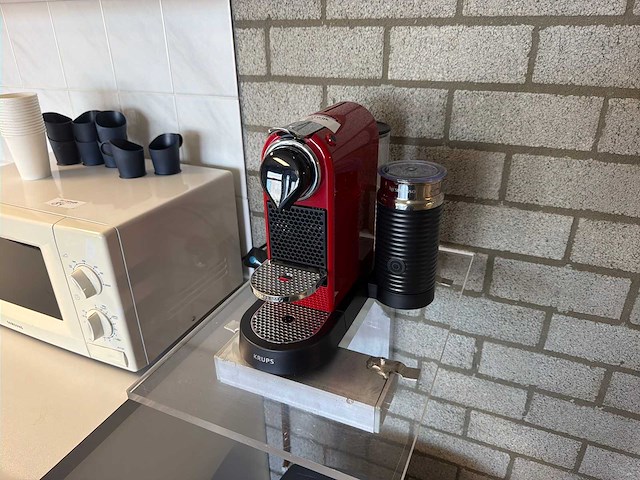 Krups nespresso citiz & milk capsule koffiemachine rood met aeroccino melkopschuimer - afbeelding 1 van  4