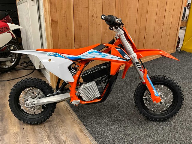 Ktm sx-e 3 mini-crosser elektrisch (nieuw). - afbeelding 1 van  13