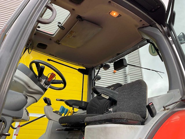 Kubota - m7 131 - 4-wheel drive tractor - 2017 - afbeelding 9 van  25