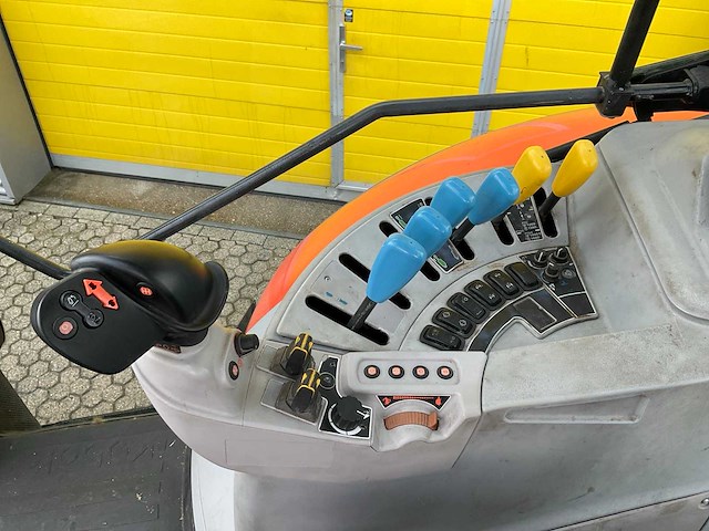 Kubota - m7 131 - 4-wheel drive tractor - 2017 - afbeelding 14 van  25