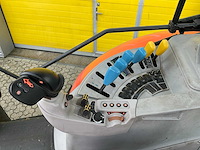 Kubota - m7 131 - 4-wheel drive tractor - 2017 - afbeelding 14 van  25