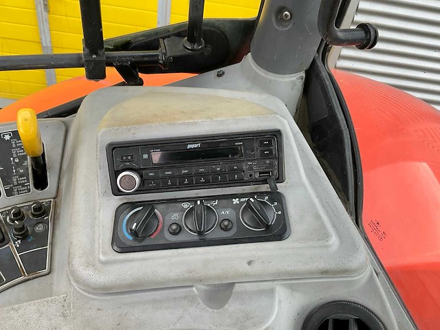 Kubota - m7 131 - 4-wheel drive tractor - 2017 - afbeelding 16 van  25