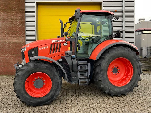 Kubota - m7 131 - 4-wheel drive tractor - 2017 - afbeelding 12 van  25