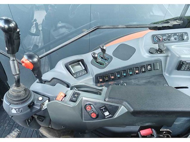 Kubota - m95gx-s-iii - 4-wheel drive tractor - 2019 - afbeelding 8 van  26