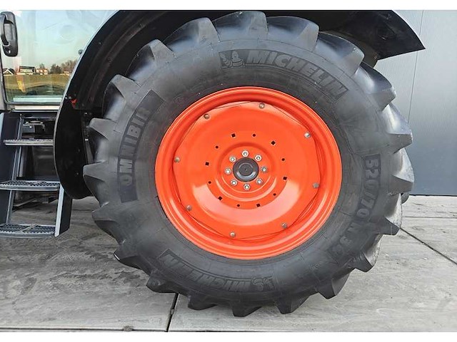 Kubota - m95gx-s-iii - 4-wheel drive tractor - 2019 - afbeelding 16 van  26