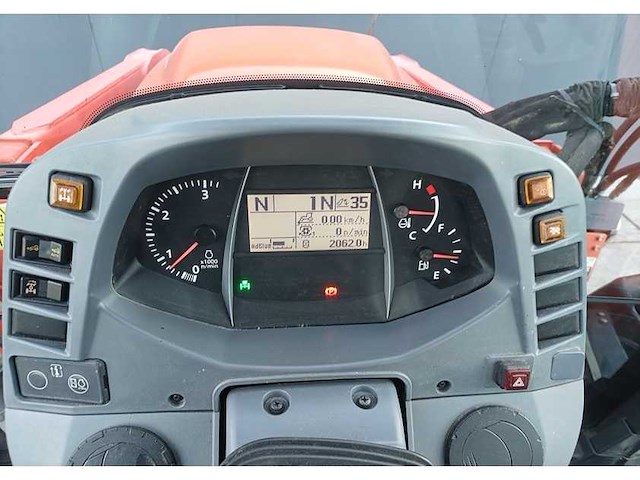 Kubota - m95gx-s-iii - 4-wheel drive tractor - 2019 - afbeelding 15 van  26