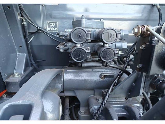 Kubota - m95gx-s-iii - 4-wheel drive tractor - 2019 - afbeelding 21 van  26