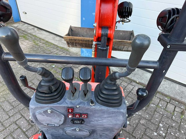 Kubota - u10-3 - mini-excavator - 2014 - afbeelding 12 van  14