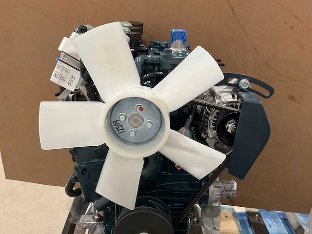 Kubota - wg972-g-ef01 - 3 cilinder - motorblok - afbeelding 14 van  26