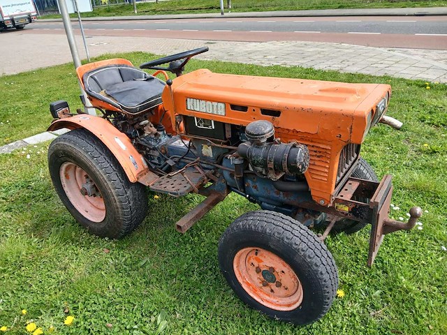 Kubota 4x4 industriële trekker - afbeelding 5 van  6