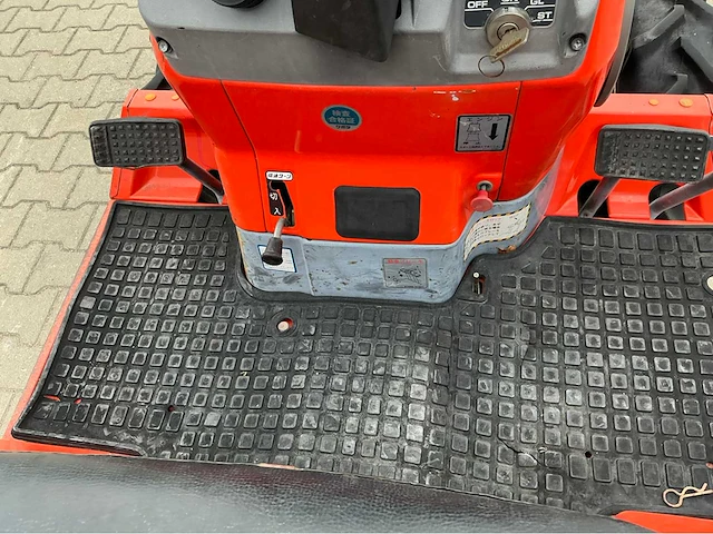 Kubota aste a-17 4x4 minitractor + plantmachine - afbeelding 17 van  30