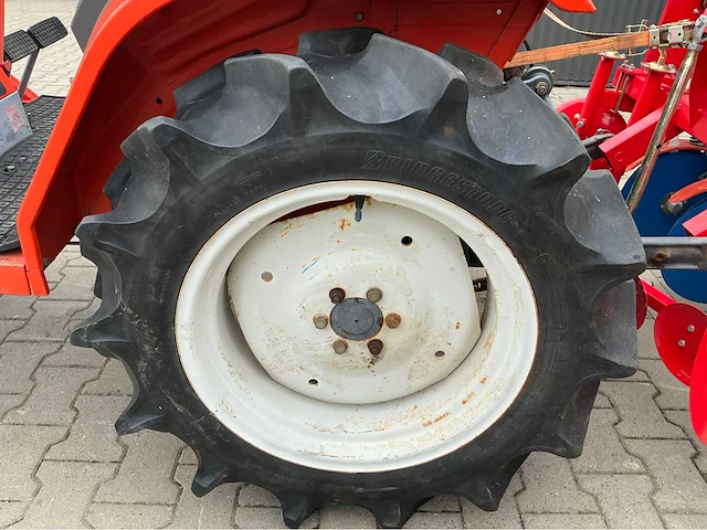 Kubota aste a-17 4x4 minitractor + plantmachine - afbeelding 22 van  30