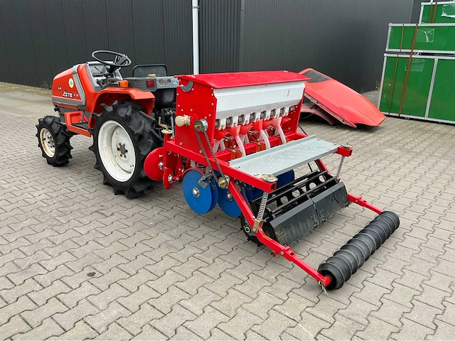 Kubota aste a-17 4x4 minitractor + plantmachine - afbeelding 25 van  30