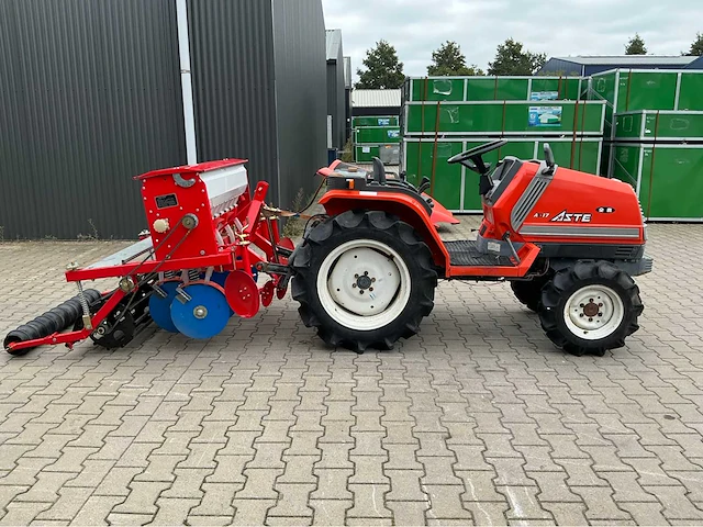 Kubota aste a-17 4x4 minitractor + plantmachine - afbeelding 27 van  30