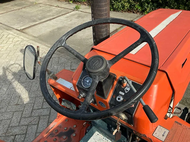 Kubota b1600 ( 4wd ) minitractor - afbeelding 6 van  12