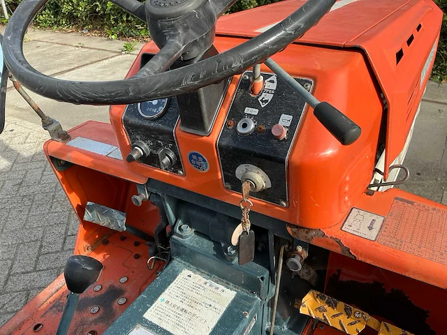 Kubota b1600 ( 4wd ) minitractor - afbeelding 9 van  12