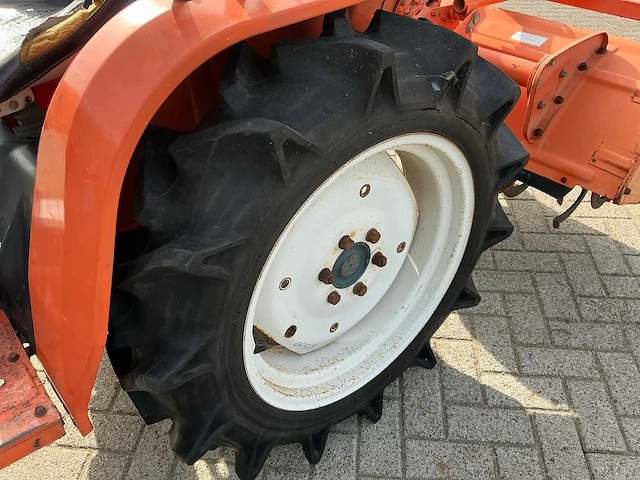 Kubota b1600 ( 4wd ) minitractor - afbeelding 11 van  12