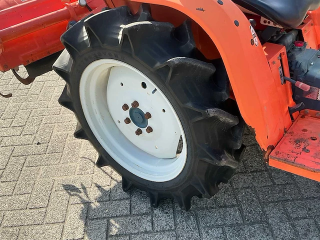 Kubota b1702 ( 4wd ) minitractor - afbeelding 5 van  15