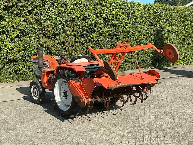 Kubota b1702 ( 4wd ) minitractor - afbeelding 9 van  15