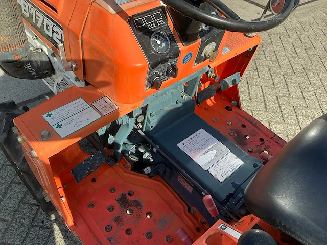 Kubota b1702 ( 4wd ) minitractor - afbeelding 13 van  15