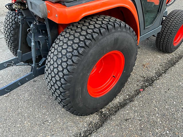 Kubota b2100 hydrostatische 4wd minitractor t-54-bvs - afbeelding 2 van  30