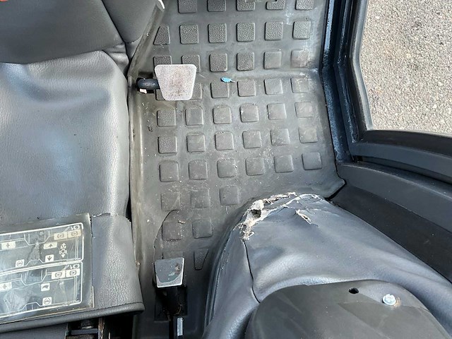 Kubota b2100 hydrostatische 4wd minitractor t-54-bvs - afbeelding 13 van  30