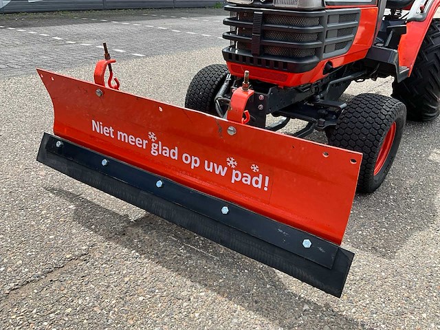 Kubota b2400hd hydrostatische 4wd minitractor met frontschuif - afbeelding 5 van  28