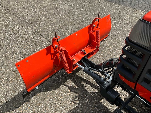 Kubota b2400hd hydrostatische 4wd minitractor met frontschuif - afbeelding 6 van  28
