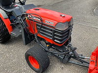 Kubota b2400hd hydrostatische 4wd minitractor met frontschuif - afbeelding 8 van  28