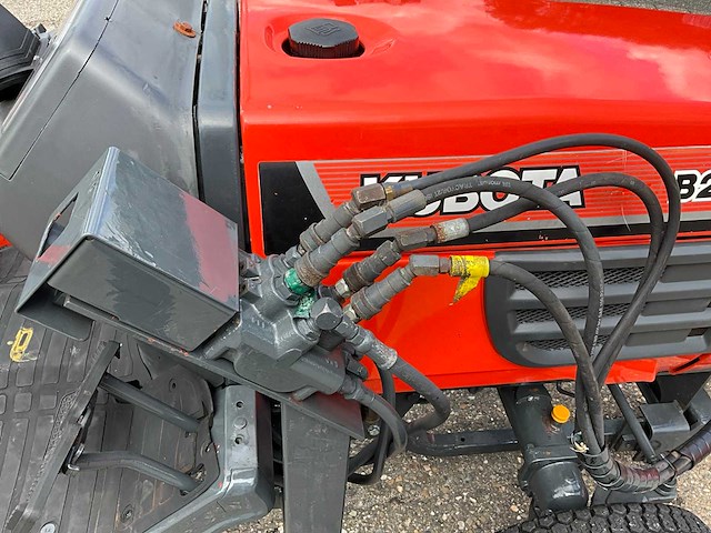 Kubota b2400hd hydrostatische 4wd minitractor met frontschuif - afbeelding 10 van  28