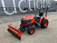 Kubota b2400hd hydrostatische 4wd minitractor met frontschuif - afbeelding 1 van  28