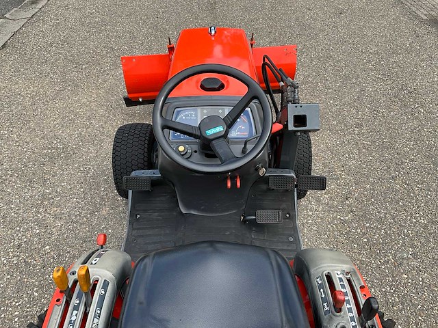 Kubota b2400hd hydrostatische 4wd minitractor met frontschuif - afbeelding 14 van  28