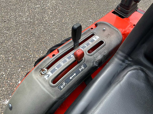 Kubota b2400hd hydrostatische 4wd minitractor met frontschuif - afbeelding 16 van  28