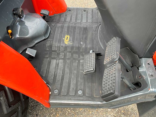 Kubota b2400hd hydrostatische 4wd minitractor met frontschuif - afbeelding 17 van  28