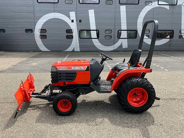 Kubota b2400hd hydrostatische 4wd minitractor met frontschuif - afbeelding 12 van  28