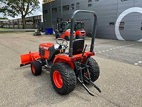 Kubota b2400hd hydrostatische 4wd minitractor met frontschuif - afbeelding 22 van  28
