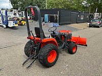 Kubota b2400hd hydrostatische 4wd minitractor met frontschuif - afbeelding 24 van  28