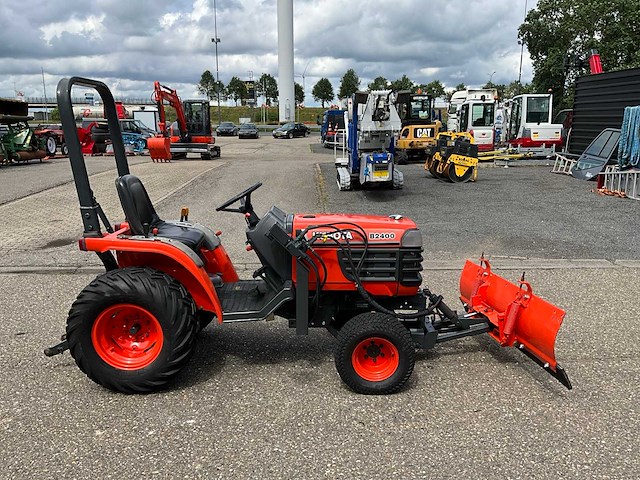 Kubota b2400hd hydrostatische 4wd minitractor met frontschuif - afbeelding 25 van  28
