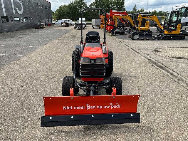 Kubota b2400hd hydrostatische 4wd minitractor met frontschuif - afbeelding 27 van  28