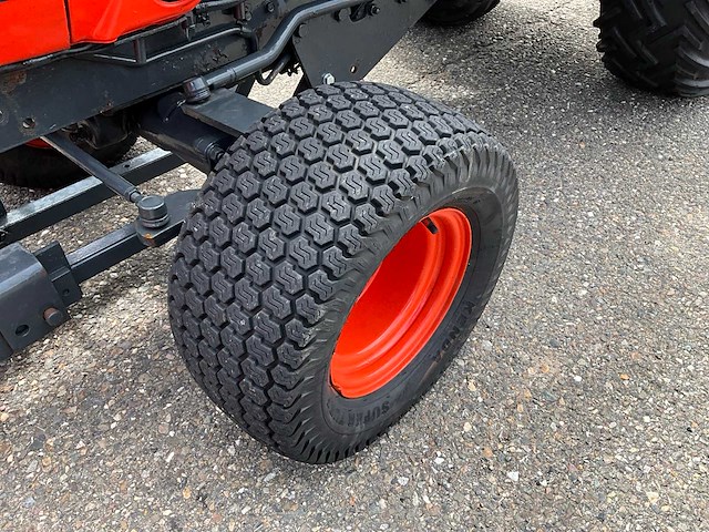 Kubota b2400hd hydrostatische 4wd minitractor met frontschuif - afbeelding 28 van  28