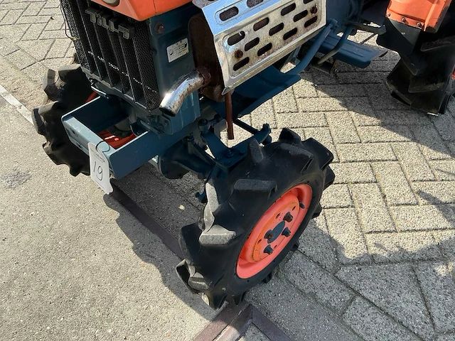 Kubota b5000 ( 4wd ) minitractor - afbeelding 2 van  15