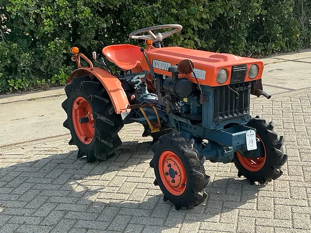 Kubota b5000 ( 4wd ) minitractor - afbeelding 8 van  15