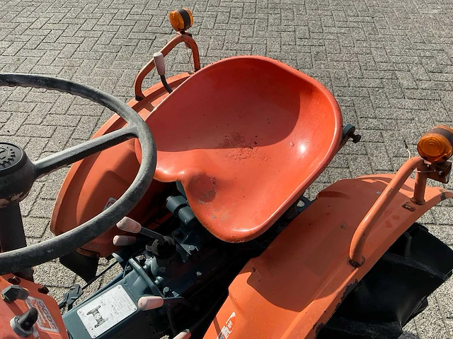 Kubota b5000 ( 4wd ) minitractor - afbeelding 12 van  15