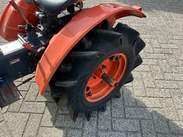 Kubota b6000 ( 4wd ) minitractor - afbeelding 6 van  15