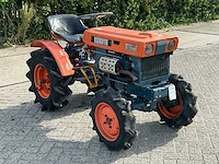 Kubota b6000 ( 4wd ) minitractor - afbeelding 8 van  15
