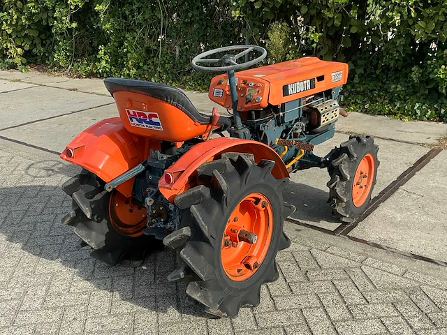 Kubota b6000 ( 4wd ) minitractor - afbeelding 9 van  15