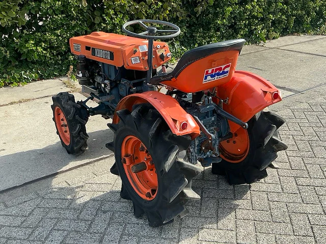 Kubota b6000 ( 4wd ) minitractor - afbeelding 10 van  15
