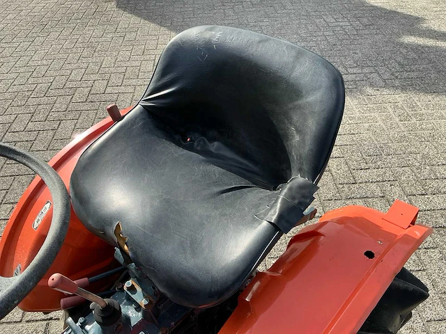 Kubota b6000 ( 4wd ) minitractor - afbeelding 12 van  15