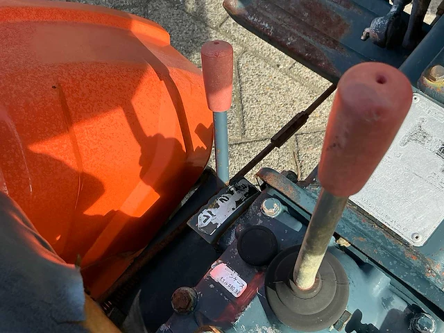 Kubota b6000 ( 4wd ) minitractor - afbeelding 14 van  15